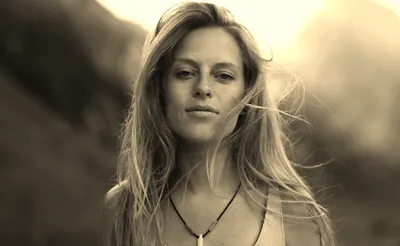 Nora En Pure